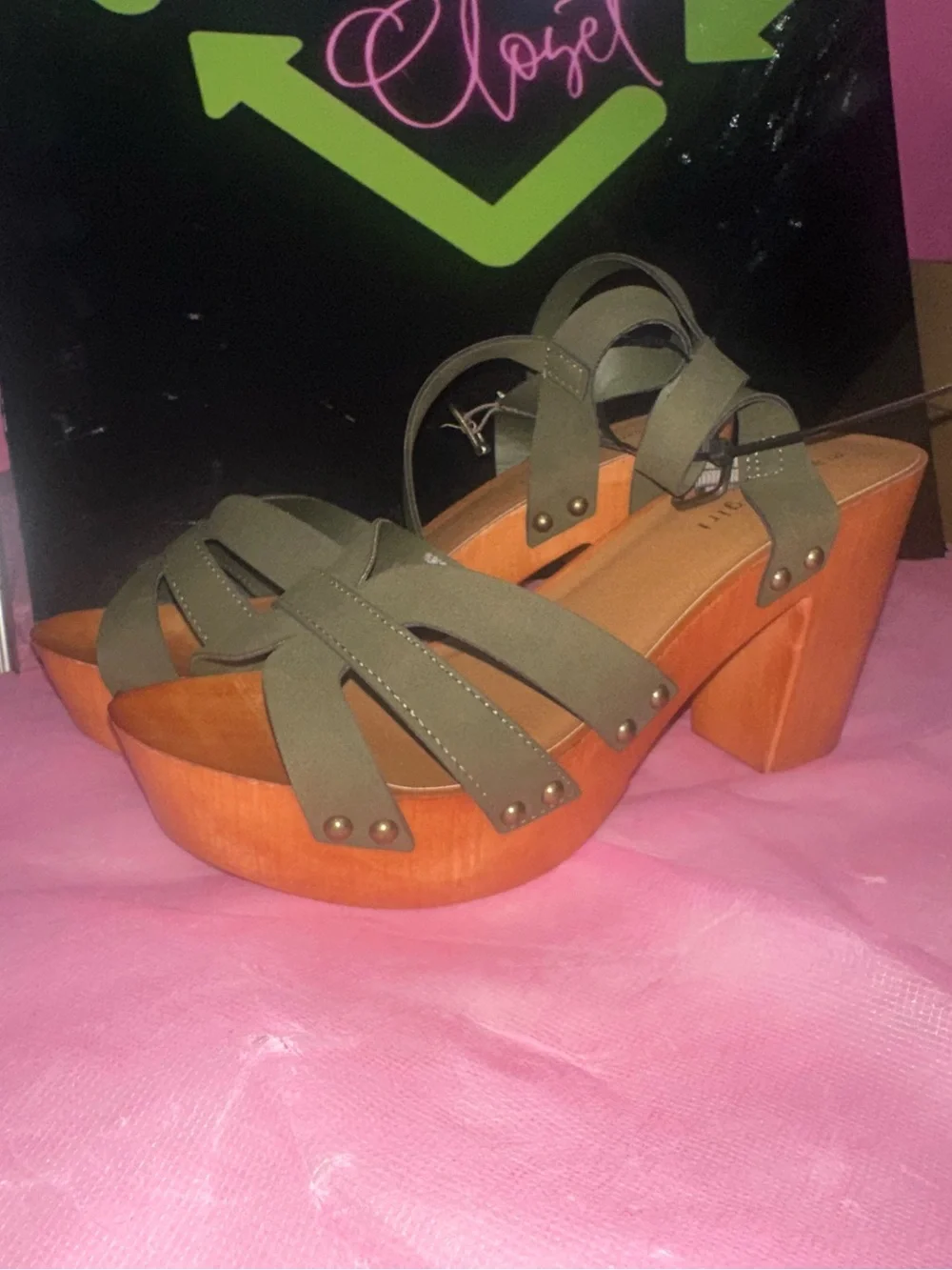 Madden Girl Olive Green Platform Block Heel Sandals Size 9